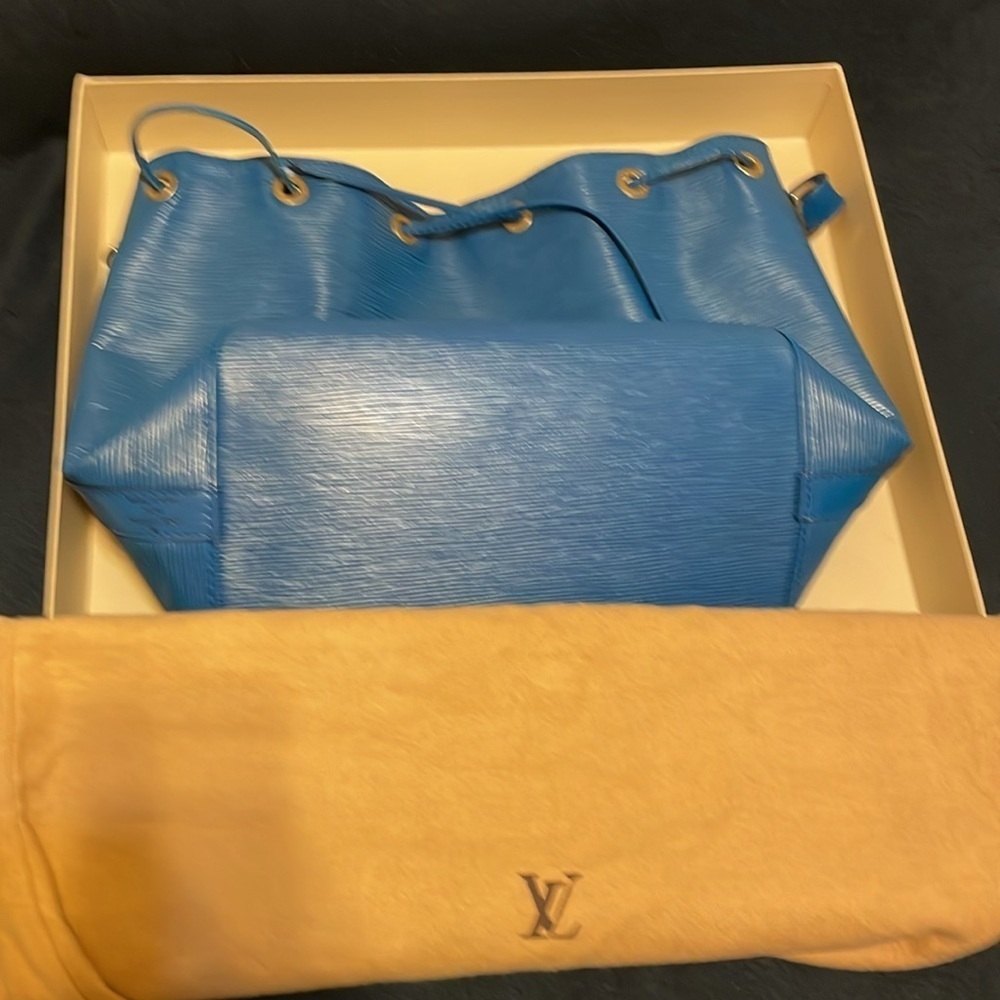 Louis Vuitton Petit Noe Epi Leather Shoulder Bag - Picture 14 of 15